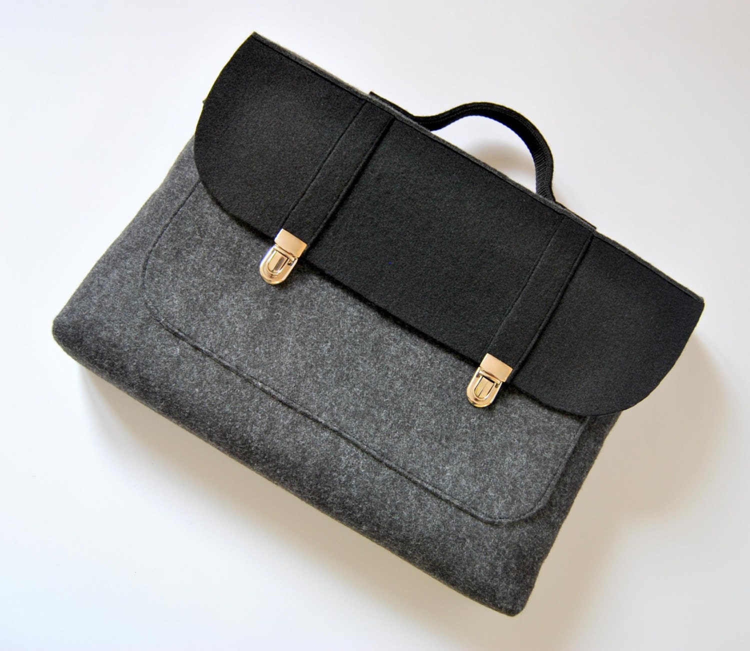 SALE 10 OFF Felt laptop bag 16 MacBook urban bag by kmBaggies