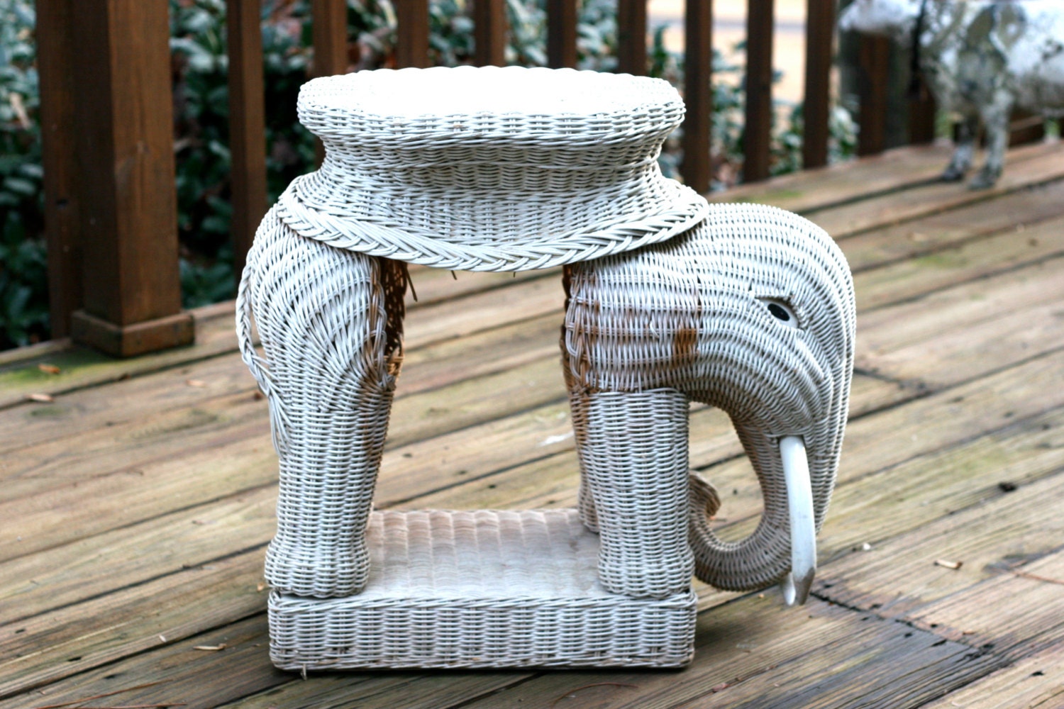 Vintage White Wicker Elephant Table Plant Stand by theretrobeehive