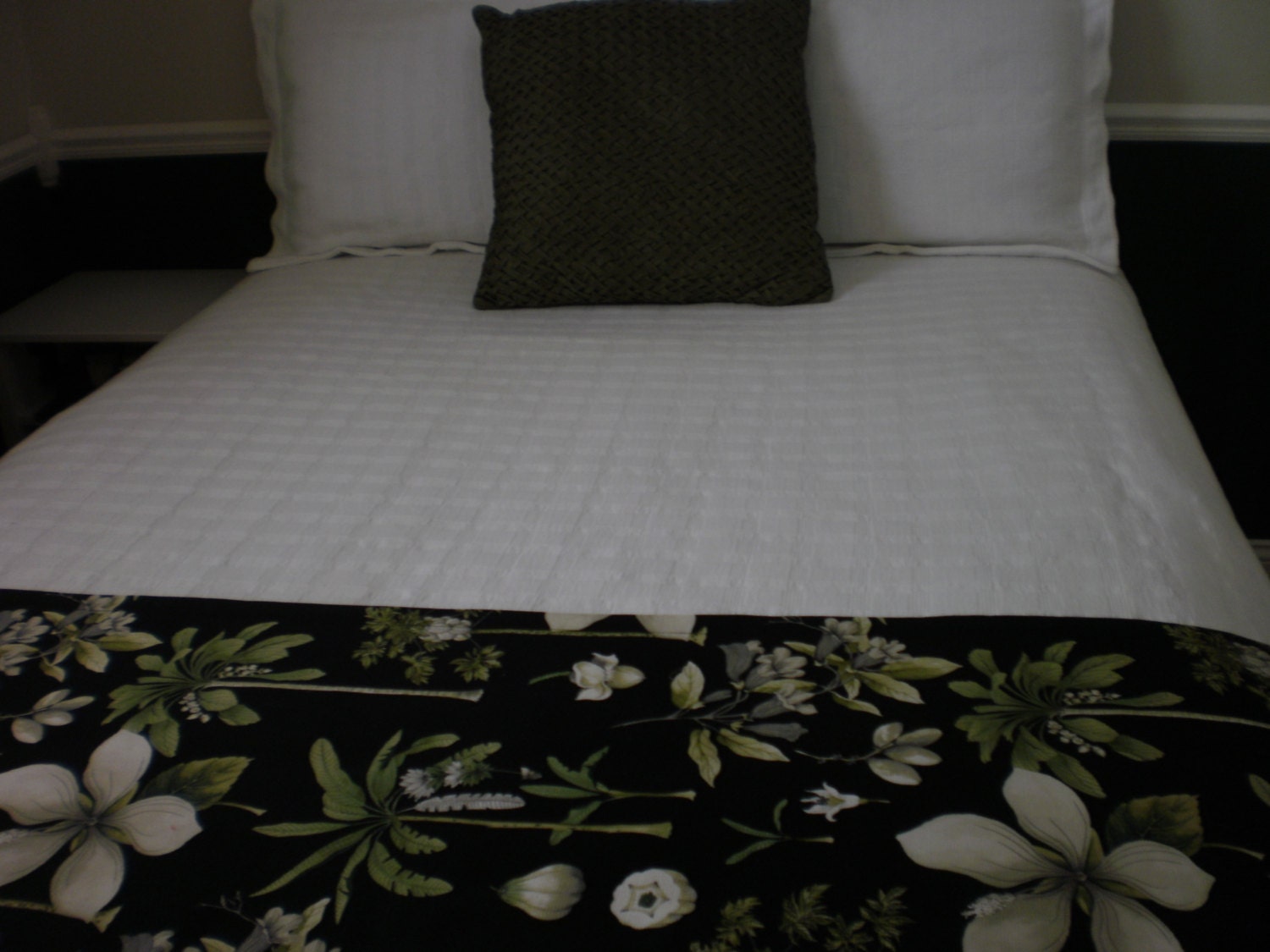 Black and Green Tropical Print Bed Scarf Runner Full/Queen or