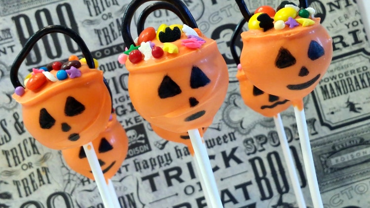 HALLOWEEN cake pops. Pumpkin pale cake pops. by TreatsByTaryn