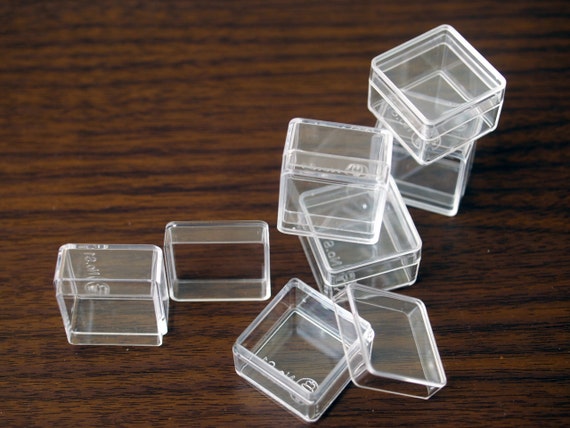 Set of 12 clear plastic boxes with lid size 3 cm x 3 cm x 2