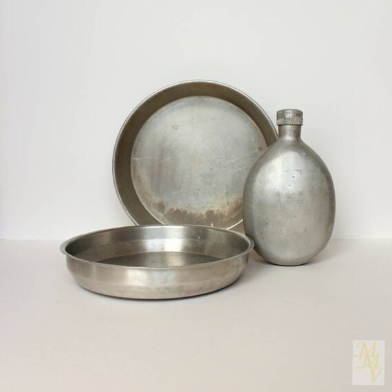 Vintage Aluminum Canteen and two Plates Rustic by Mymimosavintage
