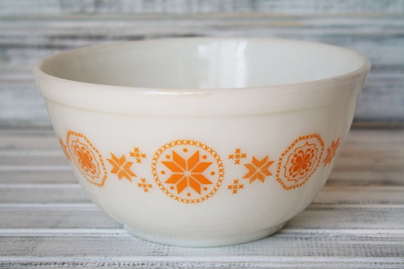 Pyrex Town & Country Mixing Bowl - 1 1/2 qt. #402