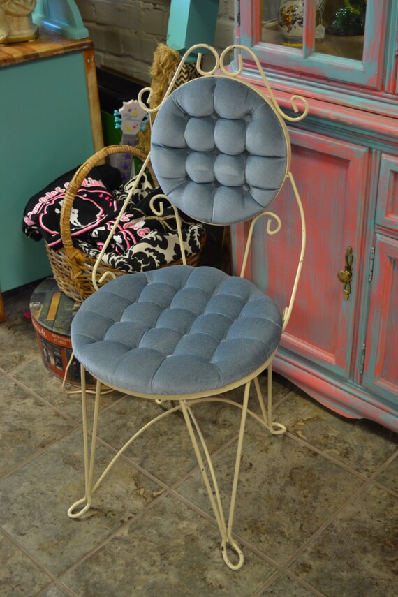 Items similar to Vintage Hollywood Regency Vanity Chair on ...