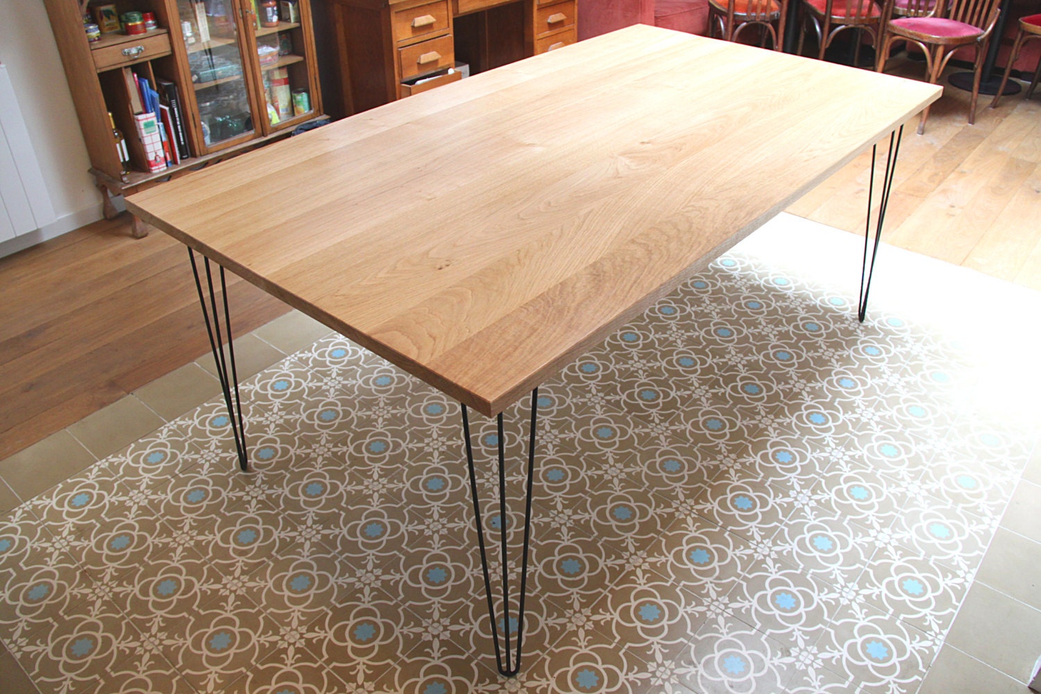 Table in solid oak with hairpin legs