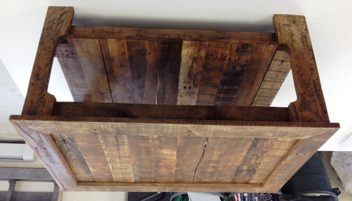 Reclaimed wood pallet coffee table