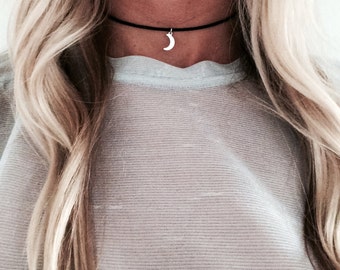 The Cosmic Moon Choker