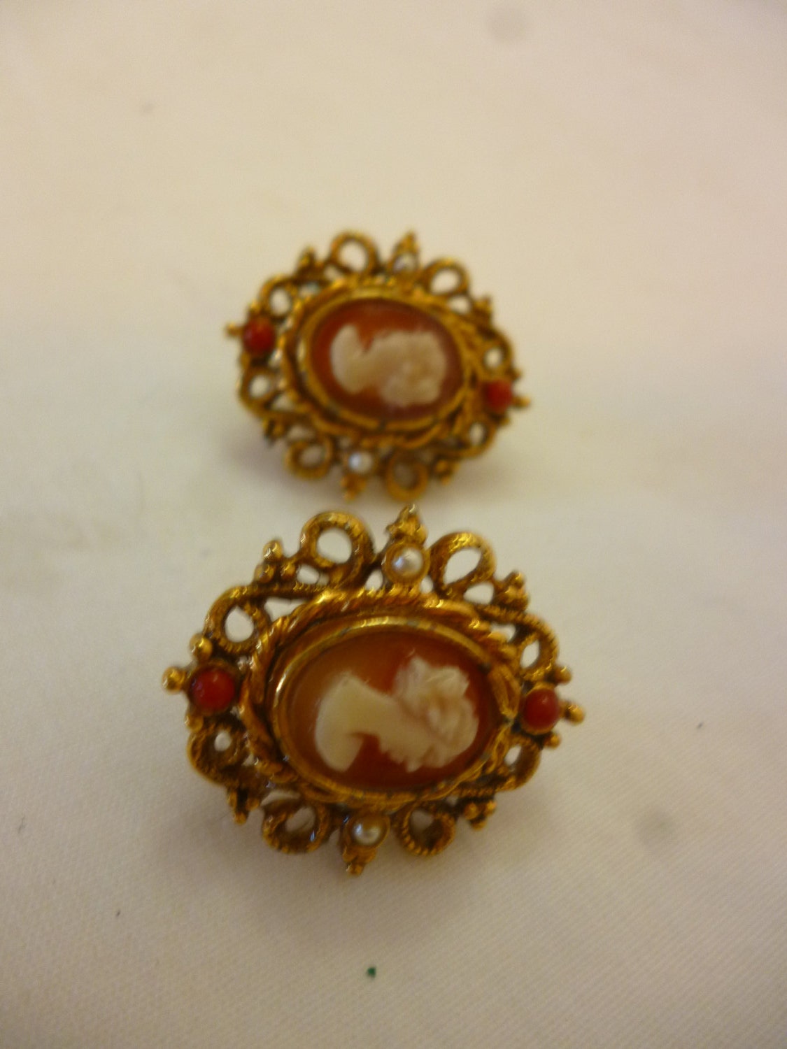 Vintage LISNER Clip On Cameo Earrings