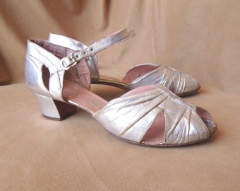 Vintage 1930's Silver Metallic Shoes, 1930's Shoes, Peep Toe, Ankle Strap, Dance Shoes, Size 8.5, 9, SALE