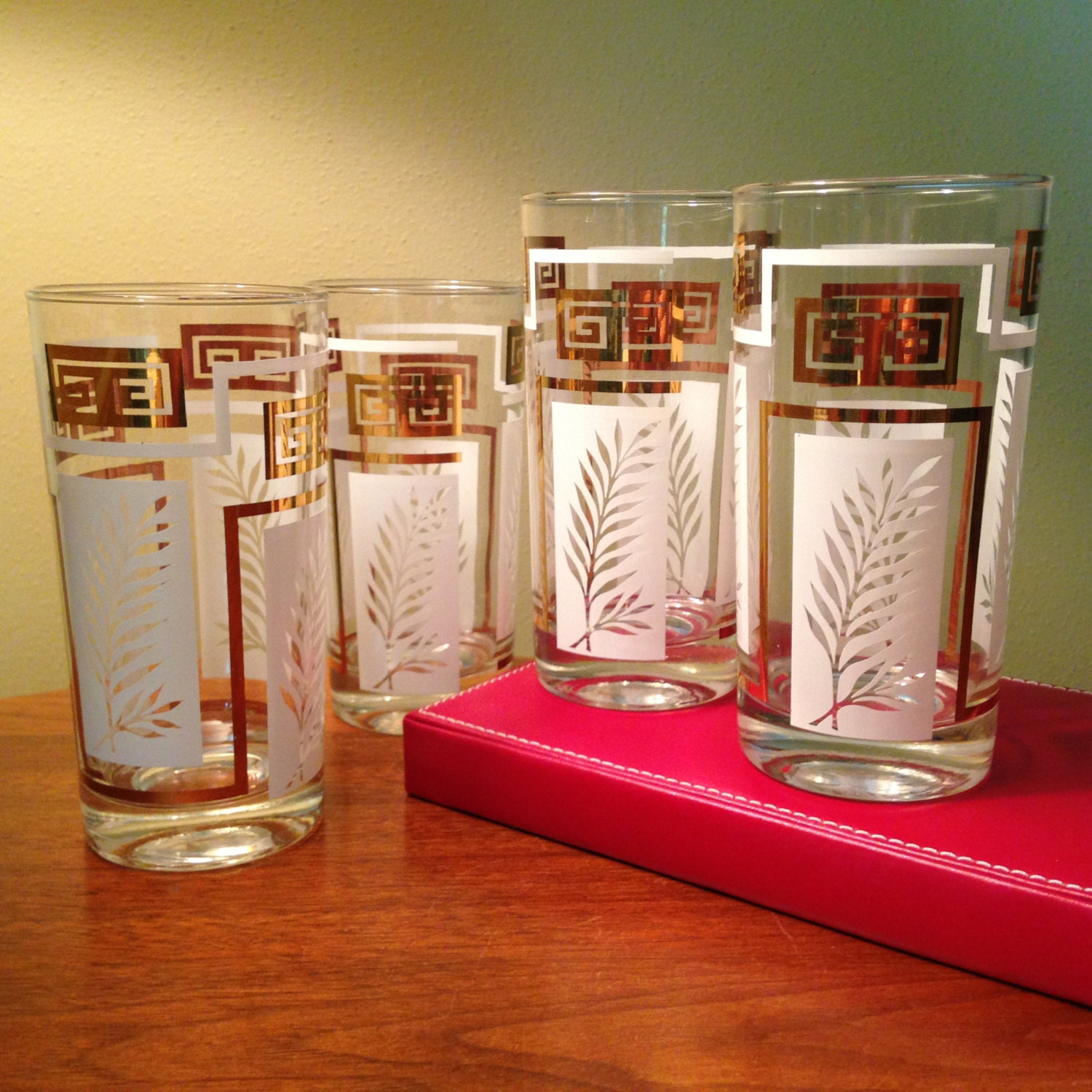 Vintage set of elegant art deco glasses