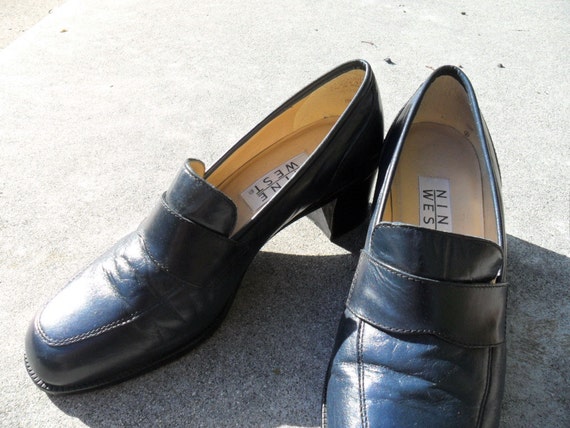 funky chunky heeled navy blue loafers// / Vintage by okcloset