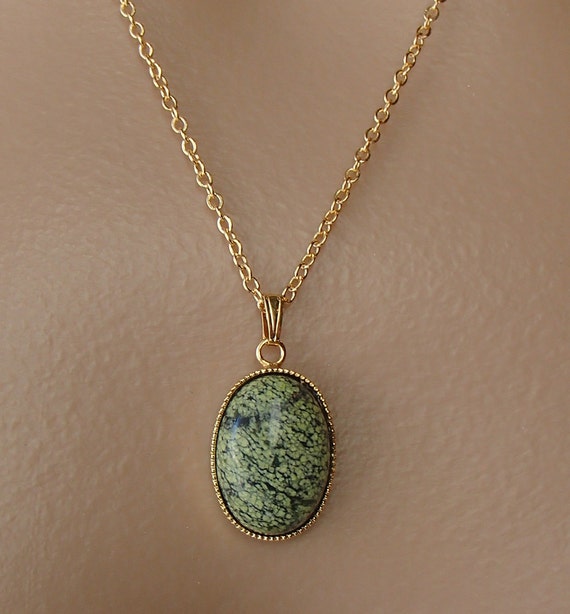 Russian Serpentine Necklace. Serpentine Pendant. Green by jalayne