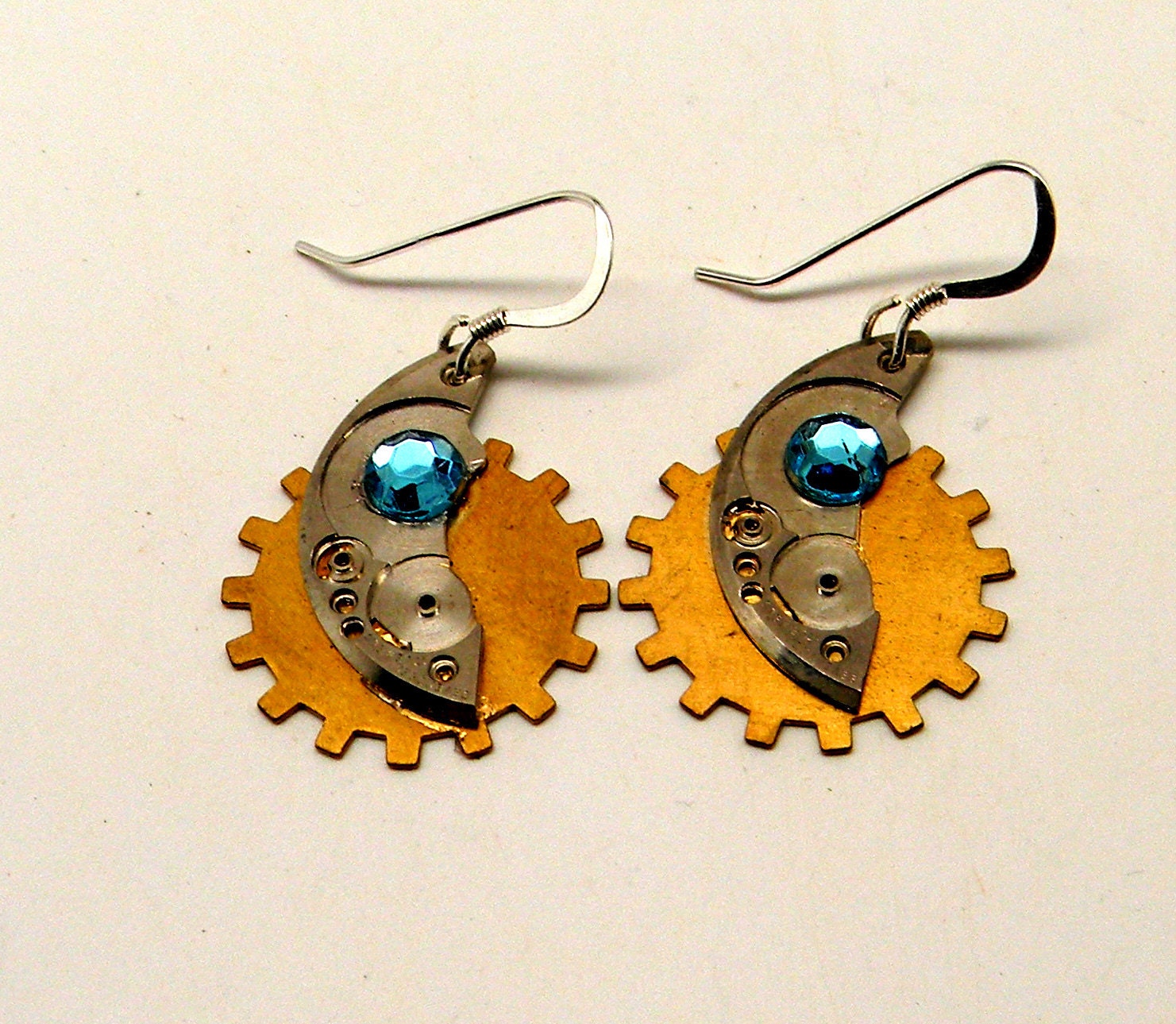 Steaampunk jewelry dangle earrings.