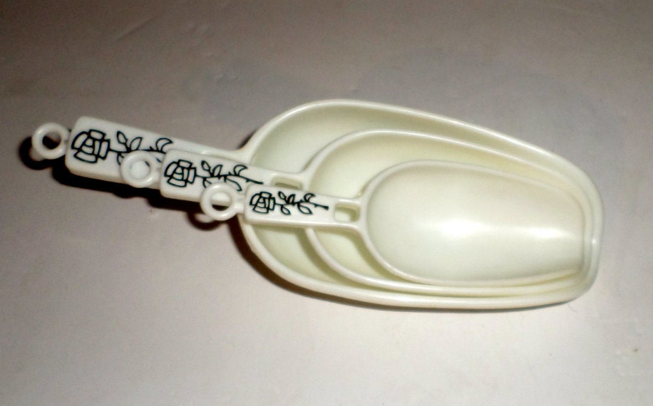 Vintage Plastic Flour Scoops Sugar Scoops White With Black