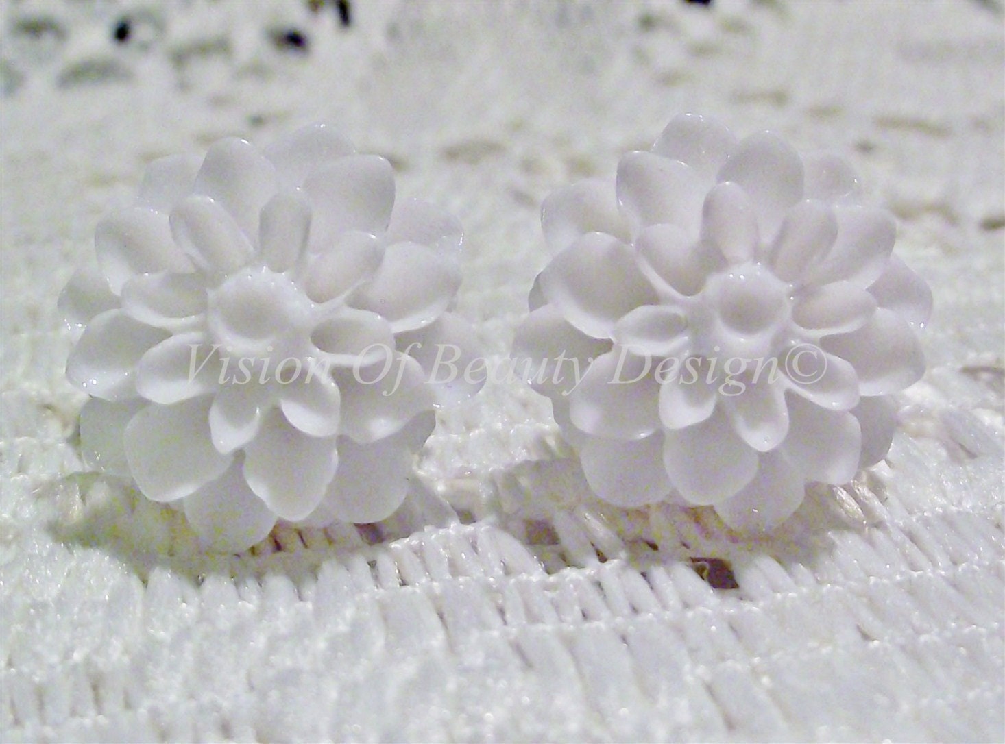 White Dahlia Chrysanthemum Flower Post by visionofbeautydesign