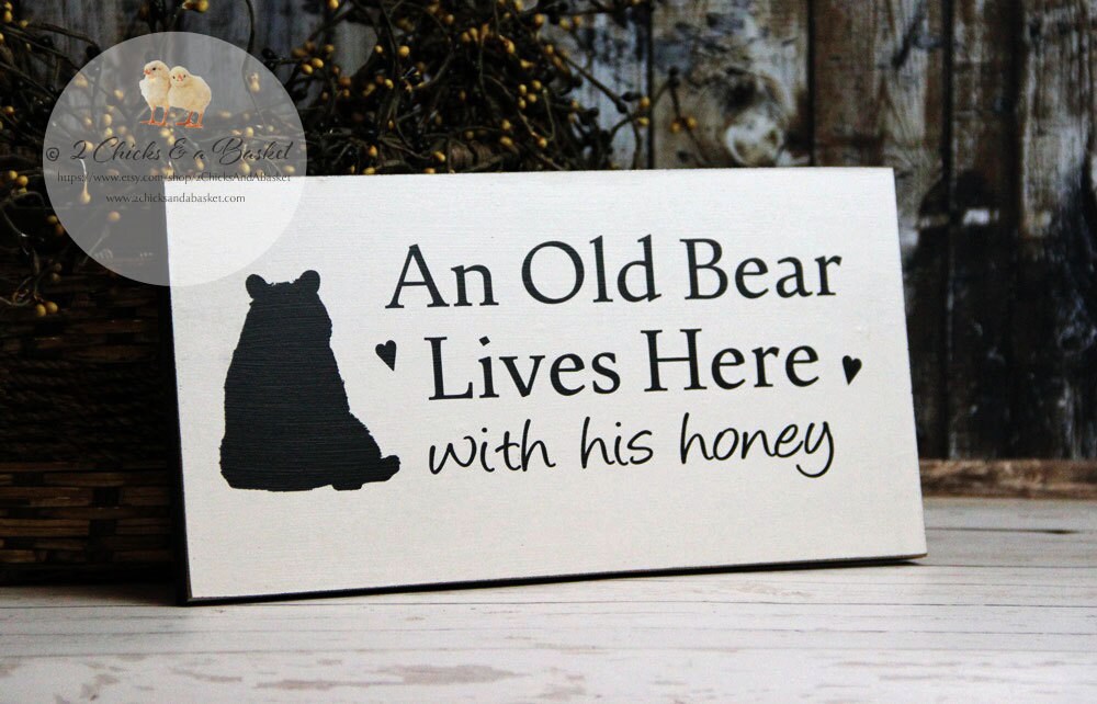 An Old Bear Lives Here With His Honey Sign by 2ChicksAndABasket