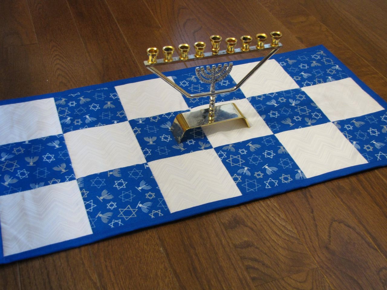 hanukkah-table-runner-quilted-reversible-by-fabriccreationsfran