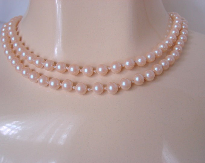 Vintage Pearl Necklace / 50s-60s / Hand Knotted Glass Pearls / Classic / 32 Inch / Bridal Wedding / Jewelry / Jewellery