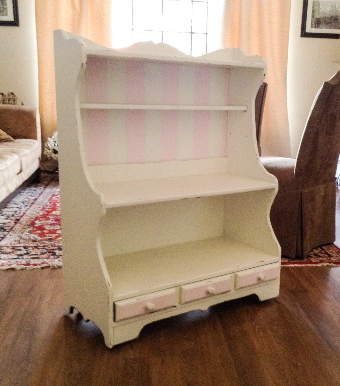 White and Pink Shabby Chic Bookcase, Display Haute Juice