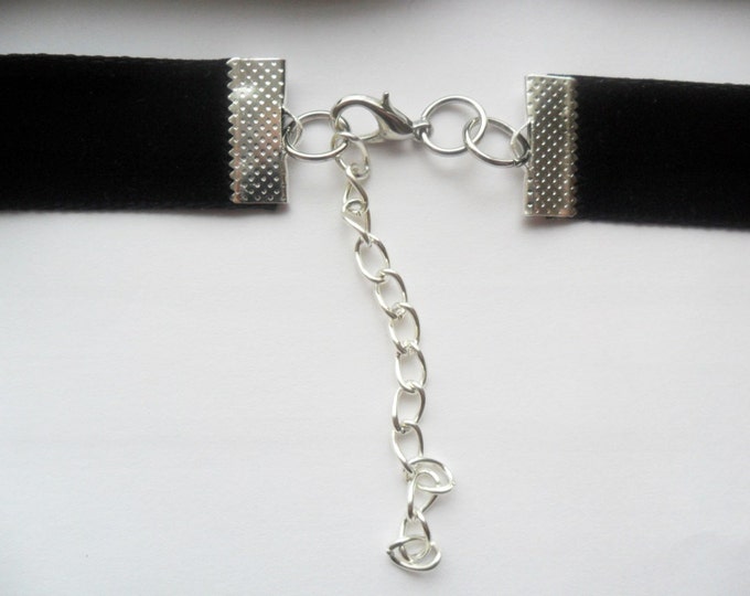 Velvet choker necklace with a width of 5/8” black Ribbon Choker Necklace (pick your neck size)
