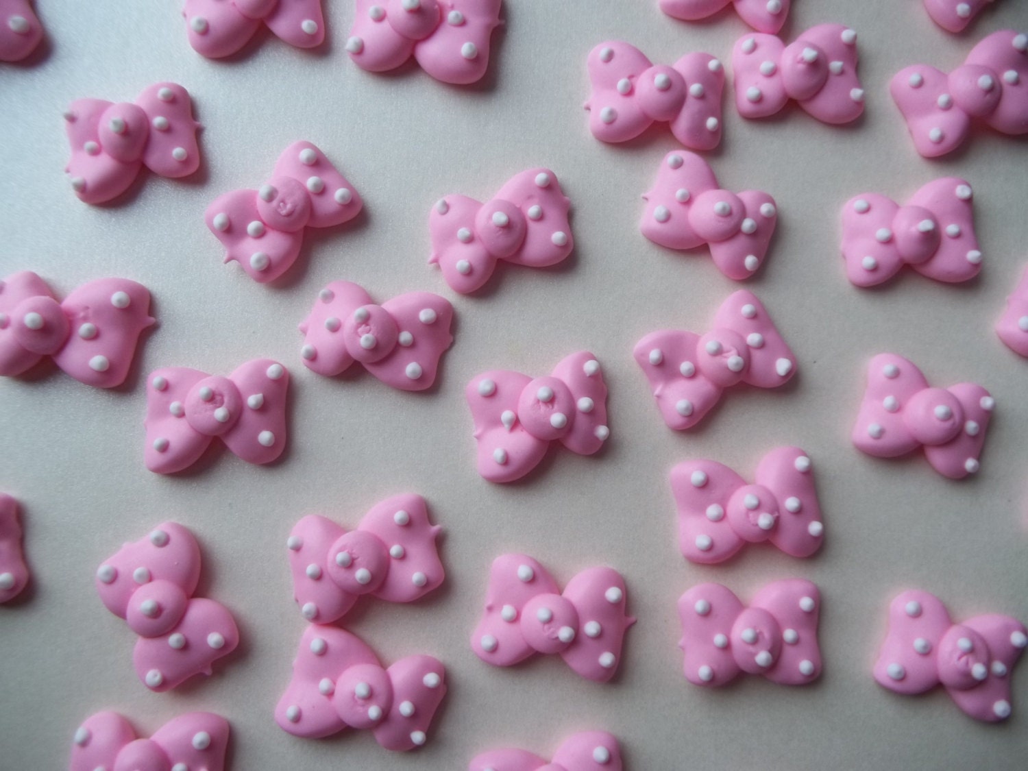 Edible royal icing polka dot bows by SweetSarahsBoutique on Etsy