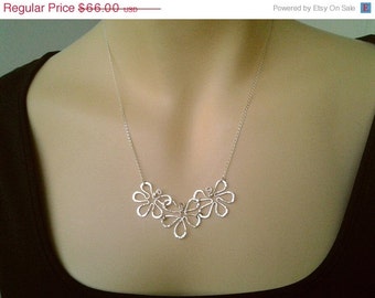 Mothers Day 3 Flower necklace, Floral necklace, Family of 3 ...