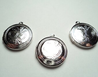 3 pcs - 20mm Silver plated brass Round Lockets with double heart design - m272s