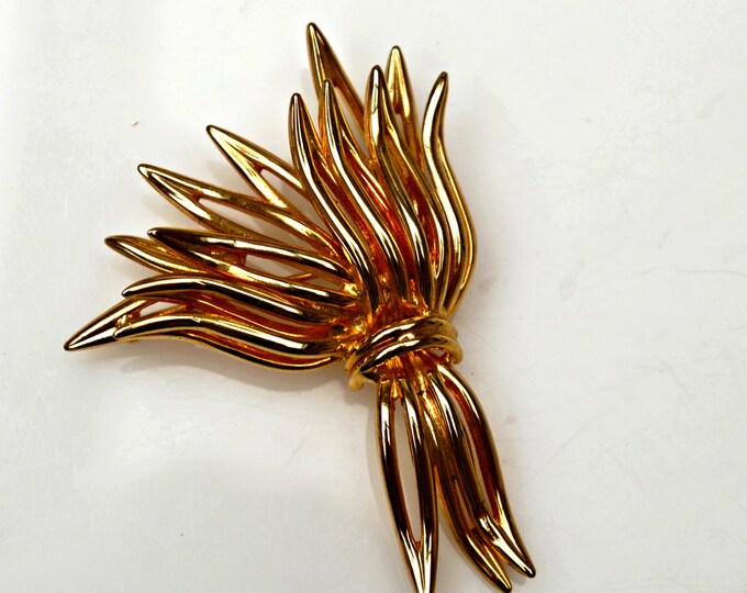 Wheat leaf Brooch - Signed Marvella - Gold tone - mid century pin