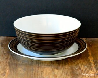 Pyrex 'Terra' #404 and #357 nesting bowl and platter (c. 1964-65)
