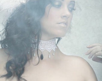 White lace gothic/bridal style choker necklace