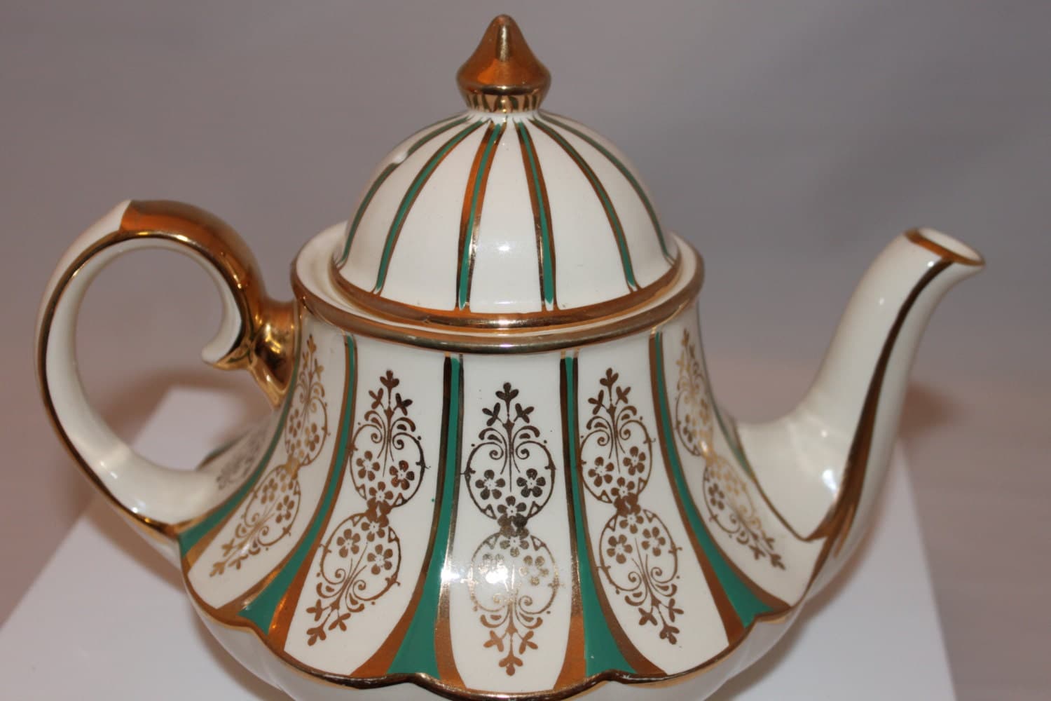 Items similar to Vintage Sadler Teapot Ruffled England Teapot on Etsy