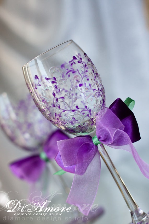 Purple wedding wine glasses / Wedding toasting by DiAmoreDS