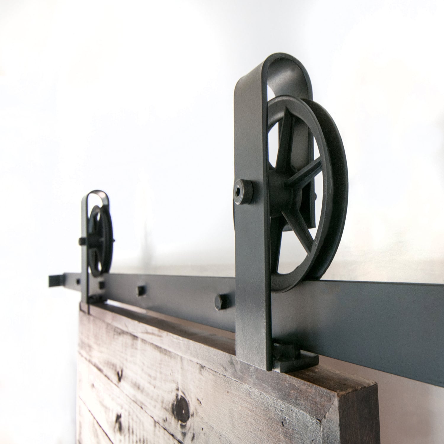 industriele len wit vintage industrial spoked european top mount sliding barn door industriele len wit vintage industrial spoked european top mount sliding barn door