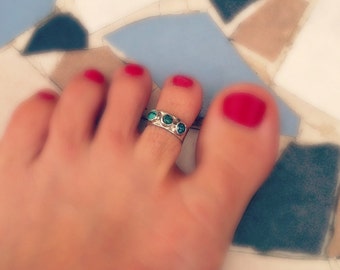 toe ring on a teen rave dating website