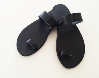 Toe Ring Black Leather Flat Sandal - Summer Flats
