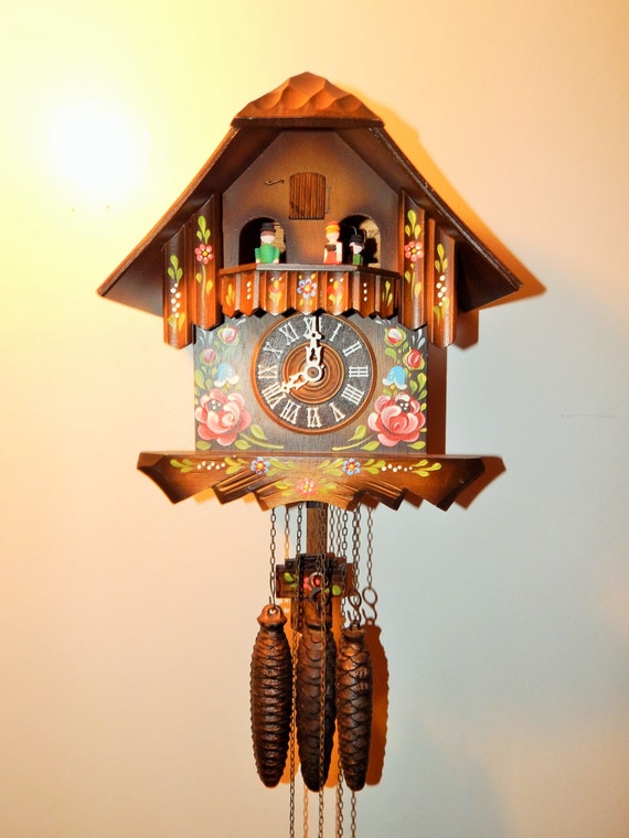 Antique Black Forest German Cuckoo clock. This is a beautiful