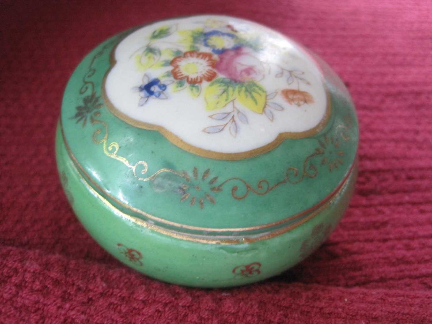 TRINKET BOX IN Porcelain marked Made In Occupied Japan.
