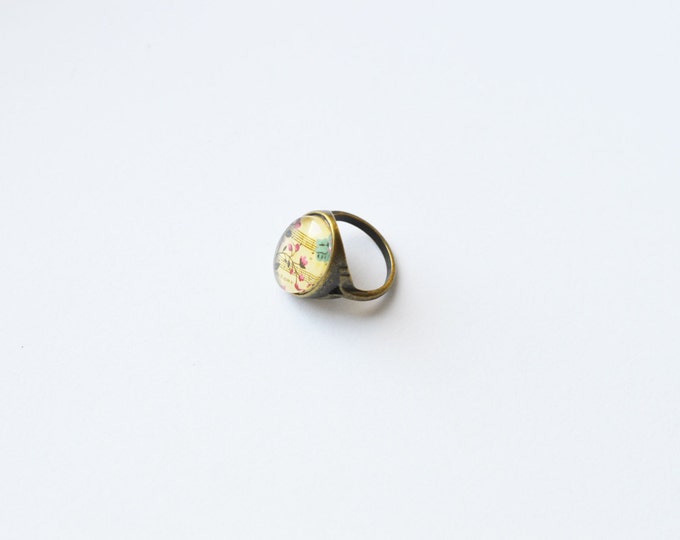 MELODY Oval ring brass and glass with music in retro and vintage style, Ring size: 6.5 in (USA) / 13,5 (Italy) / 17 (Russia)