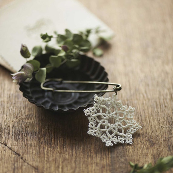 Items similar to Tatting Lace Motif Pin Brooch Making Kit Cream White