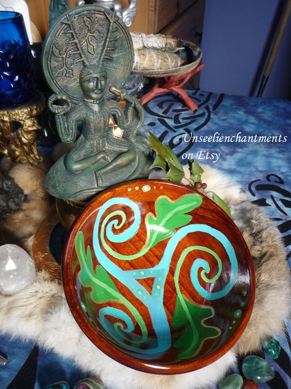 Horned God Altar Statue and Wooden Offering by Unseelienchantments