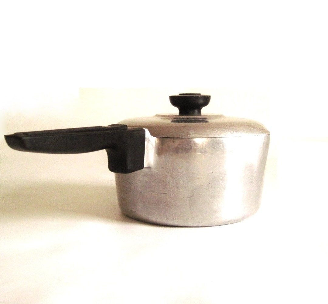 Wagner Ware Magnalite Cookware Saucepan 2 Qt by LaurasLastDitch