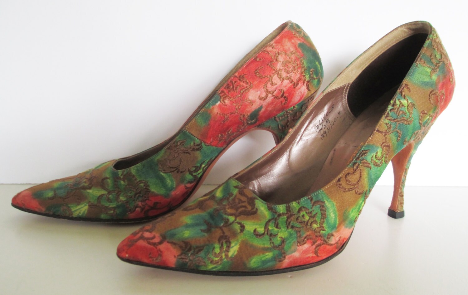 1960s Painterly Floral Embroidered Pumps 7 1/2 Haute Juice