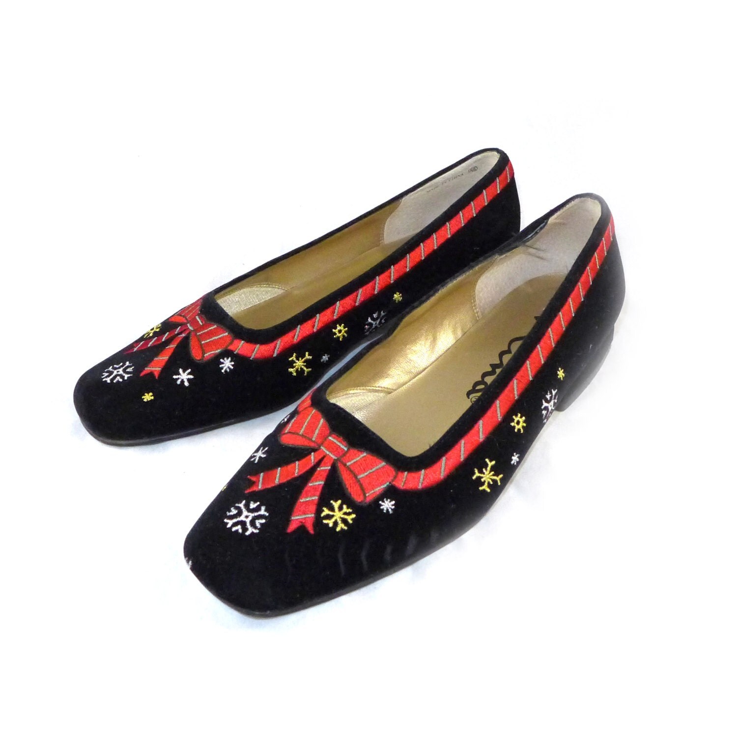 Black velvet Christmas shoes flats embroidered with a red