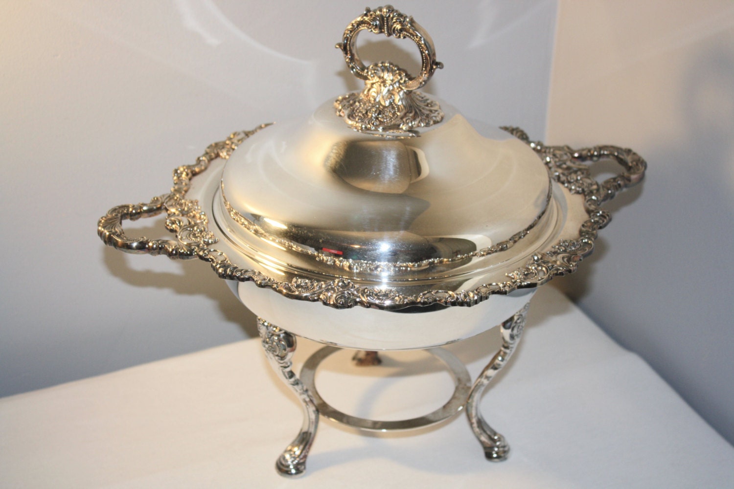 Wallace Baroque Silver Plate Holloware Chafing DishSilver