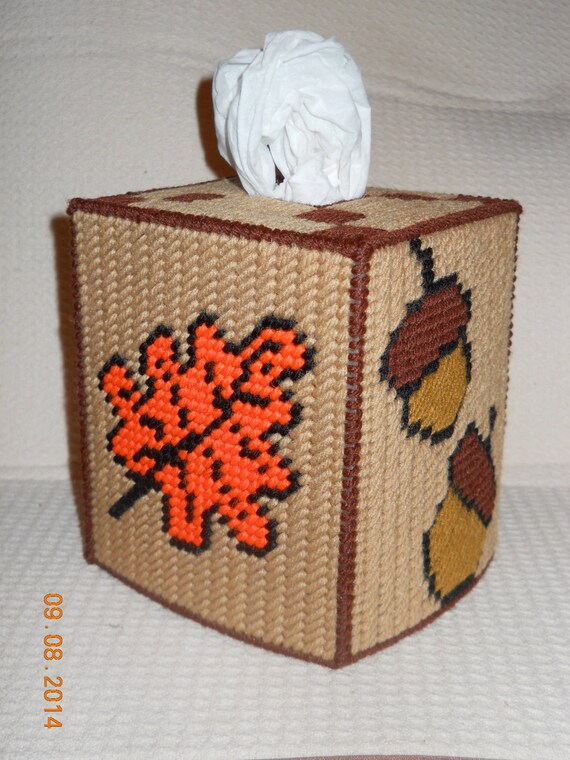 Fall Tissue box cover in plastic canvas