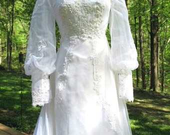 Items similar to CUSTOM Wedding Gown, Vintage Gown in Cotton and Linen ...