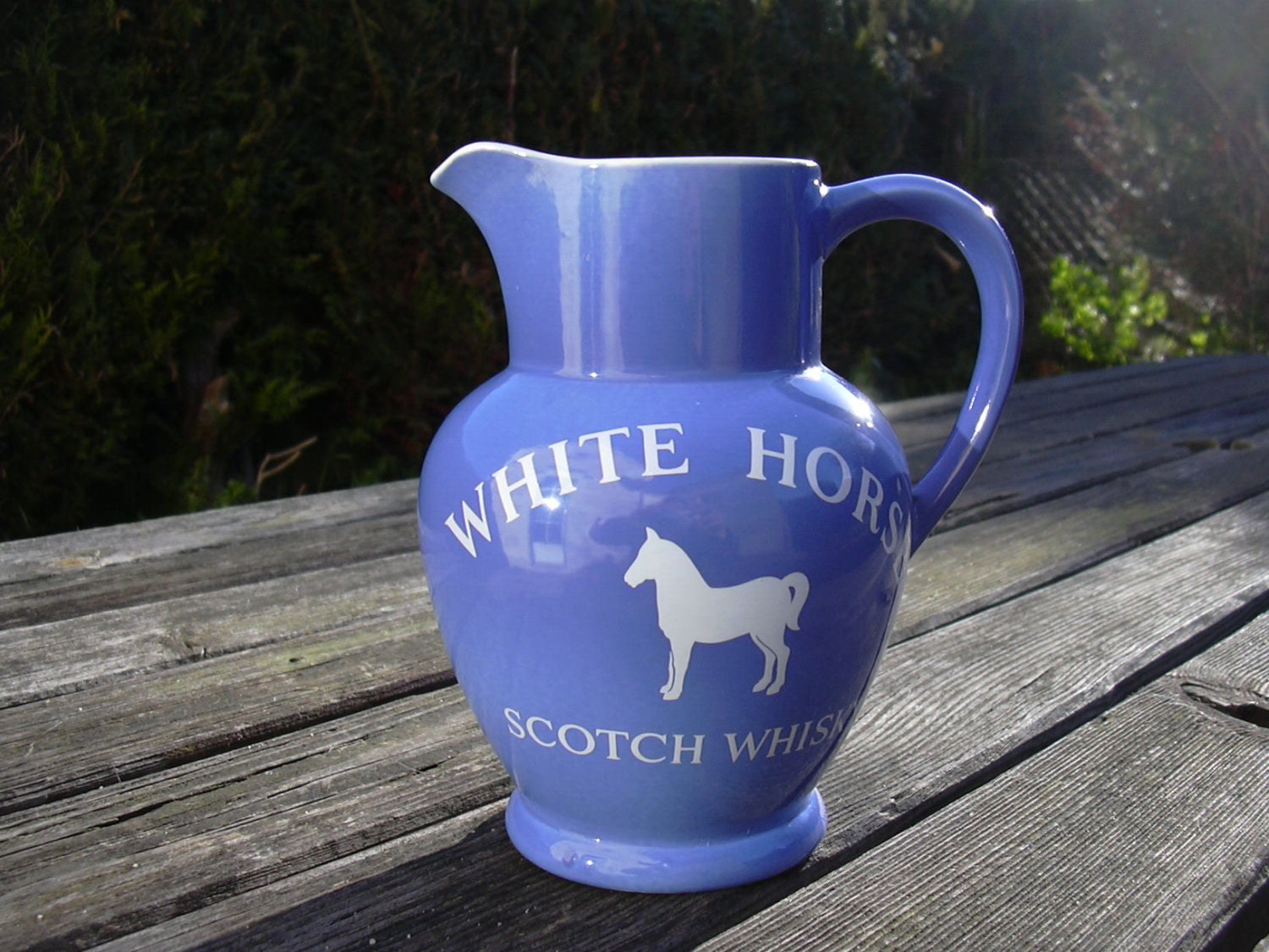 Vintage White Horse Scotch Whisky water jug pitcher Kirkham England Haute Juice