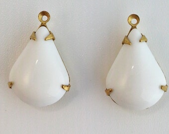 Vintage White Glass Teardrop Stones 1 Loop Brass Setting 18x12mm par018B