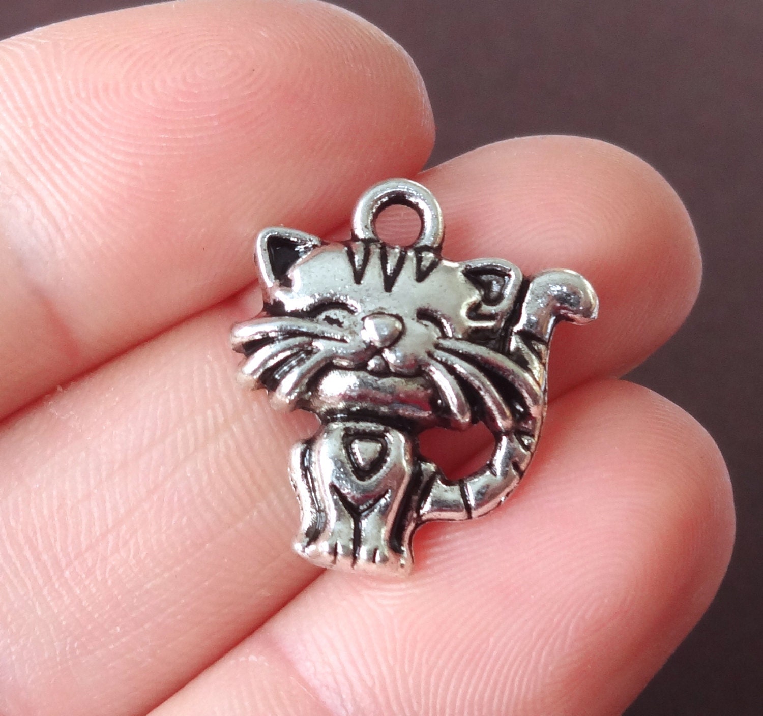 10 Cat Kitten Charms 17x19x2.5mm ITEM:L23