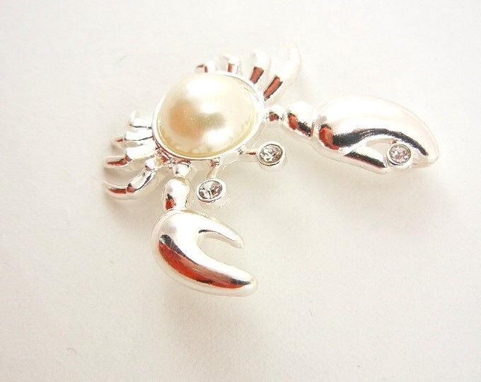 Bright Silver-tone Crab with Pearl Pendant